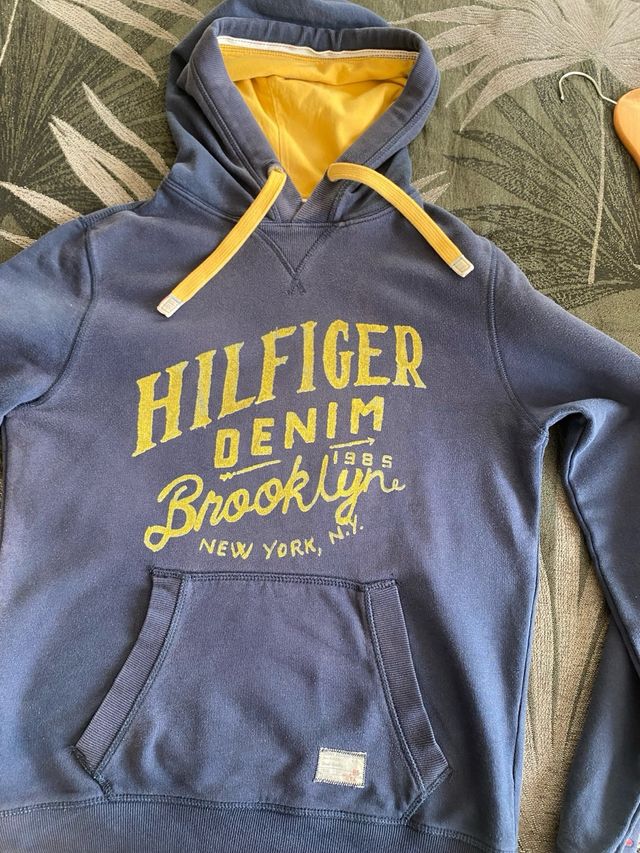 Sudadera Tommy Hilfiger Denim azul.
