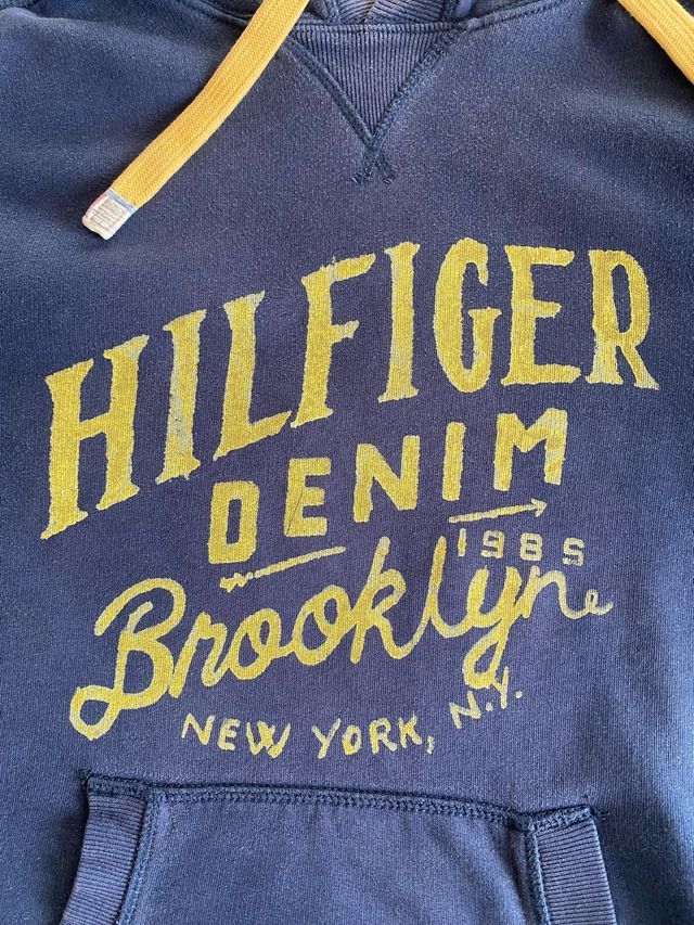 Sudadera Tommy Hilfiger Denim azul.