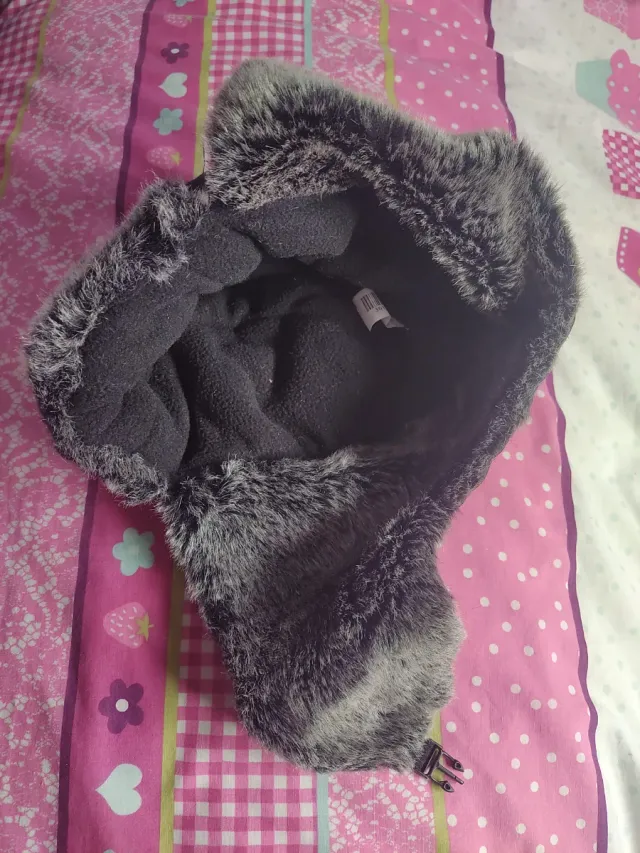 Gorro de invierno negro y gris