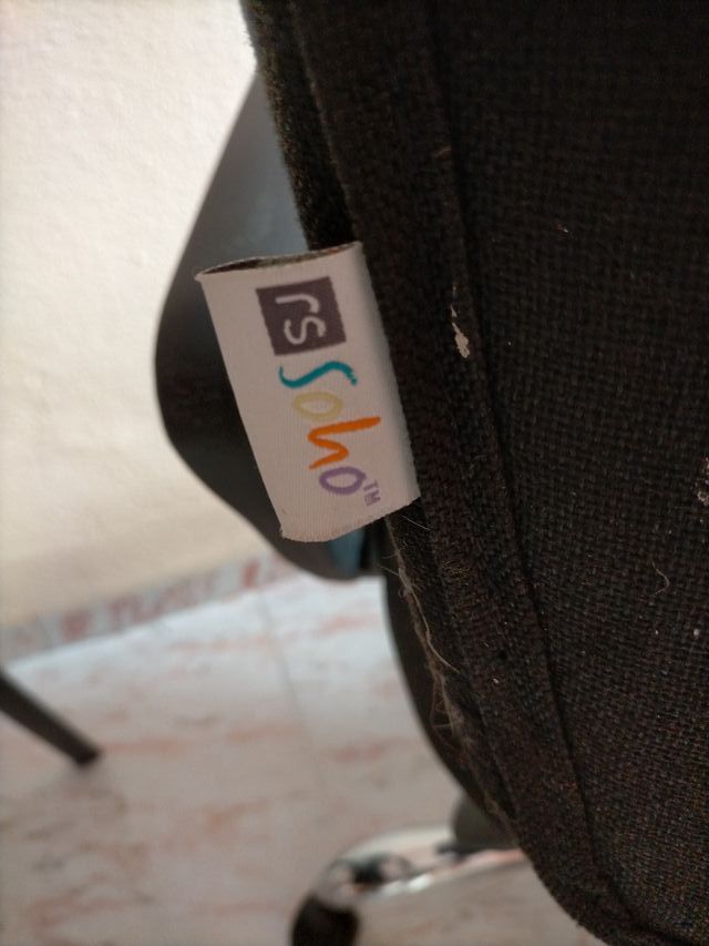 Silla de oficina ergonómica negra