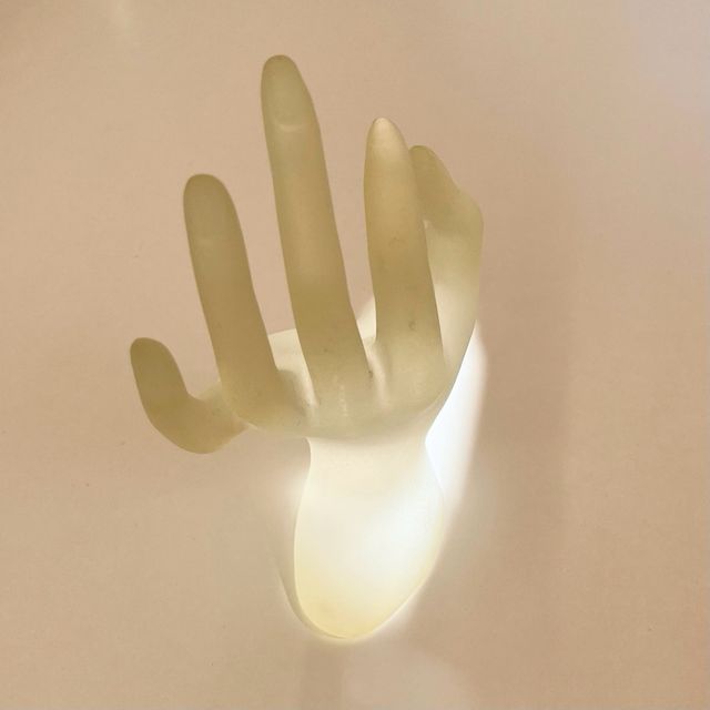 Exhibidor mano para joyas