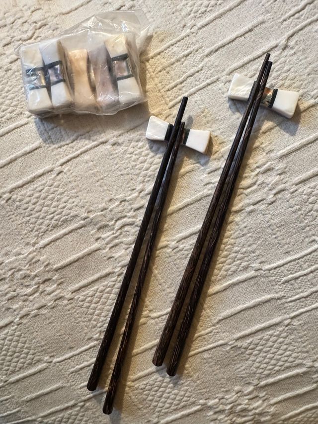 Portastuzzicadenti in conchiglia e madreperla