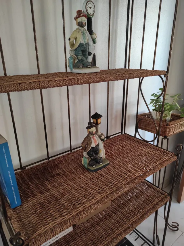 Mensola e fioriera in ferro battuto e vimini