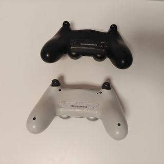 PS4 Pro (PlayStation 4) 1 TB + 2 controller