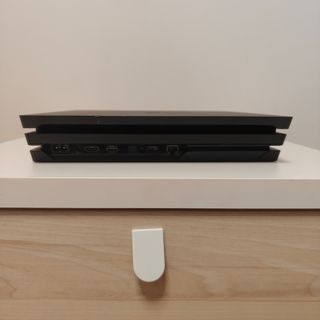 PS4 Pro (PlayStation 4) 1 TB + 2 controller