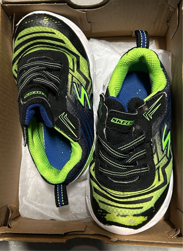Zapatillas Skechers con Luces Talla 23