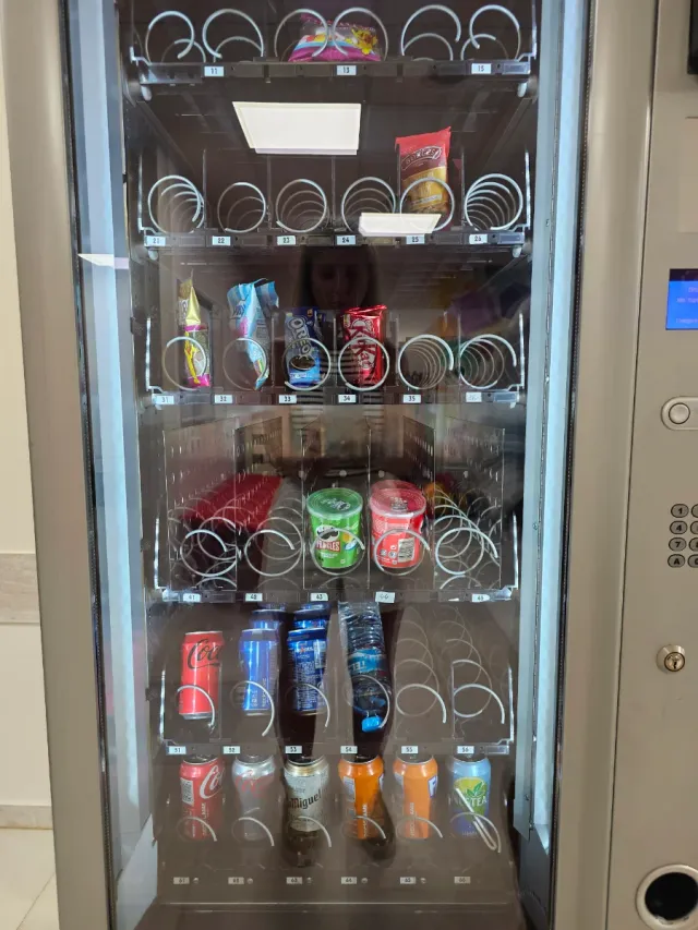 Máquina Expendedora Snacks y Bebidas FAS