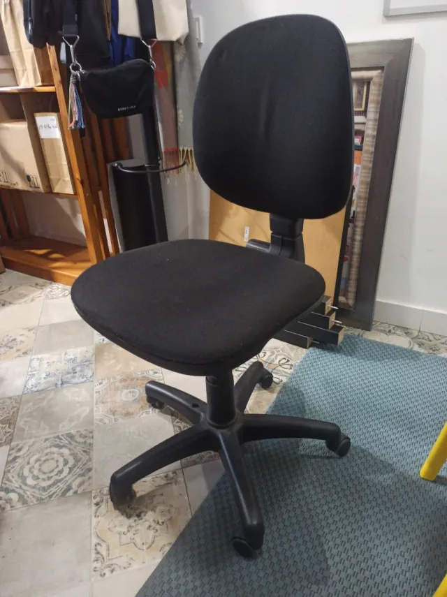 Silla de oficina negra
