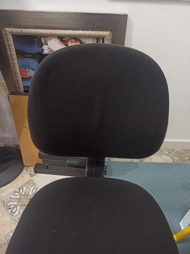 Silla de oficina negra