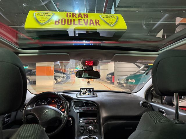 PEUGEOT 5008 Allure 1.6 BlueHDi 120 FAP