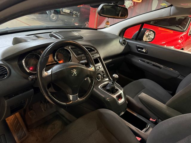 PEUGEOT 5008 Allure 1.6 BlueHDi 120 FAP