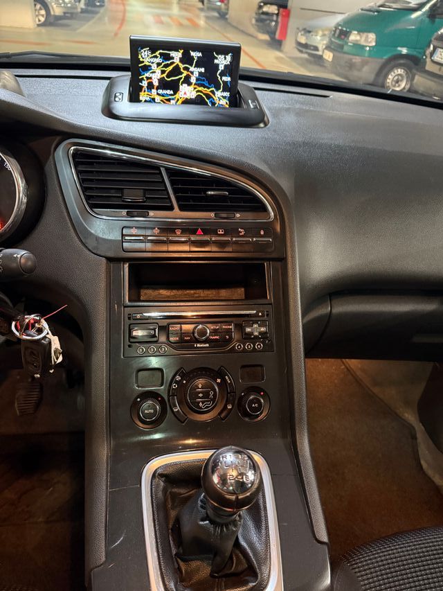 PEUGEOT 5008 Allure 1.6 BlueHDi 120 FAP