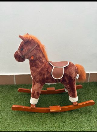 Caballo balancín de peluche