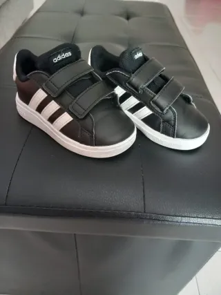 Scarpe Adidas bimbo nere velcro n. 23