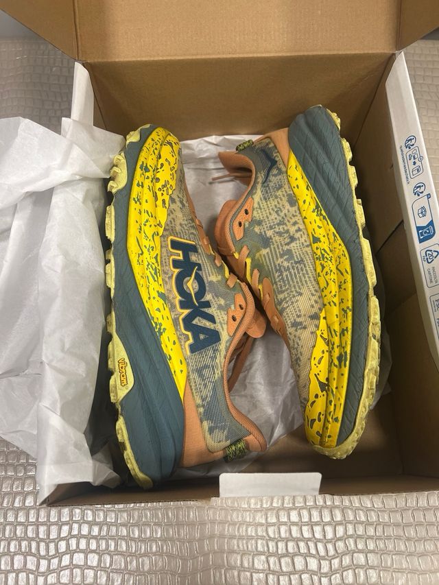 Zapatillas Trail Hoka Speedgoat 6 con muy poco uso