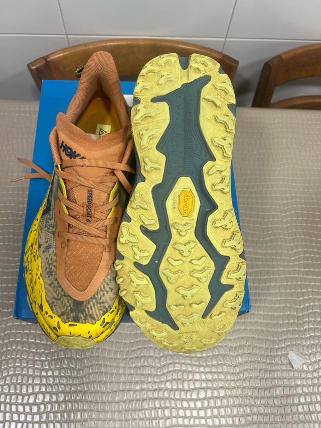 Zapatillas Trail Hoka Speedgoat 6 con muy poco uso
