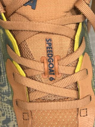 Zapatillas Trail Hoka Speedgoat 6 con muy poco uso