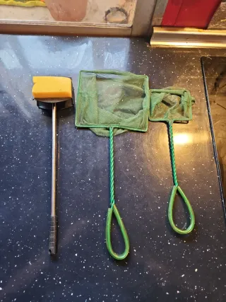 Reti e detergenti per acquari