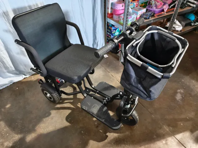 Silla de ruedas eléctrica plegable