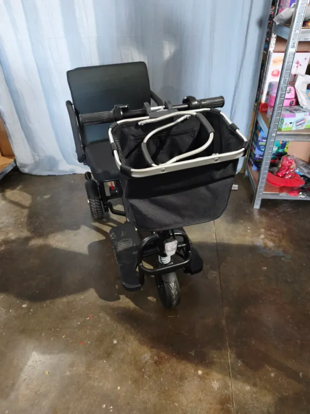 Silla de ruedas eléctrica plegable