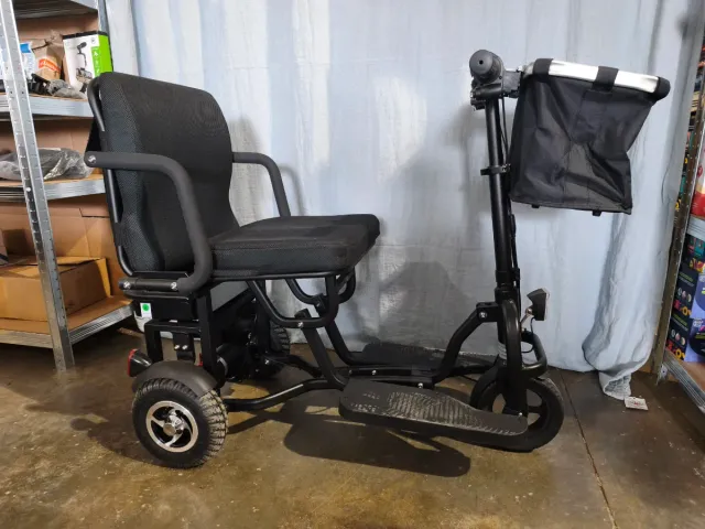 Silla de ruedas eléctrica plegable