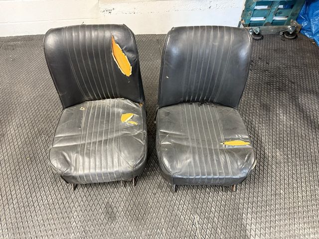 Asientos delanteros Authi mini clásico.
