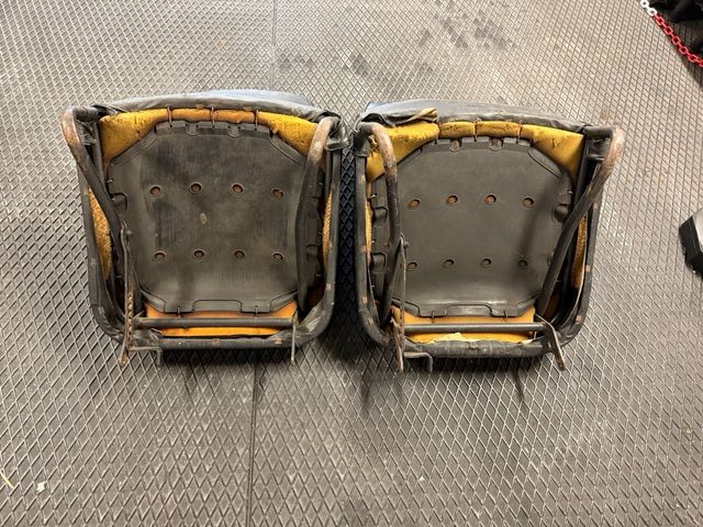 Asientos delanteros Authi mini clásico.