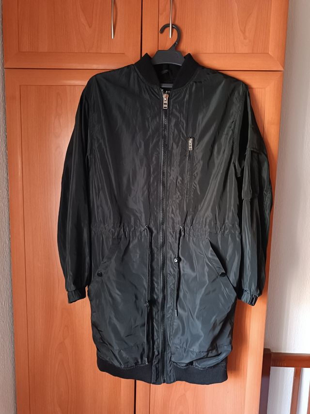 Cazadora bomber negra larga