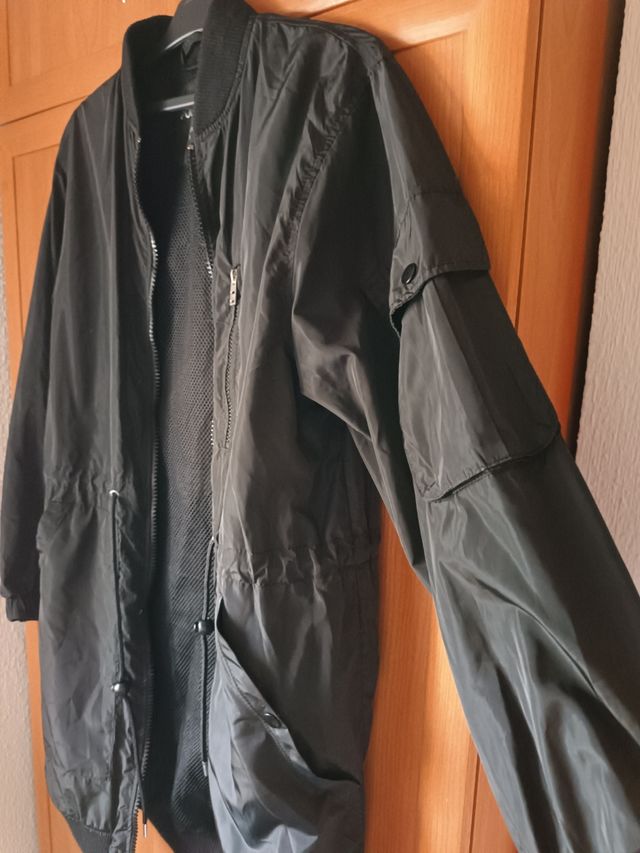 Cazadora bomber negra larga