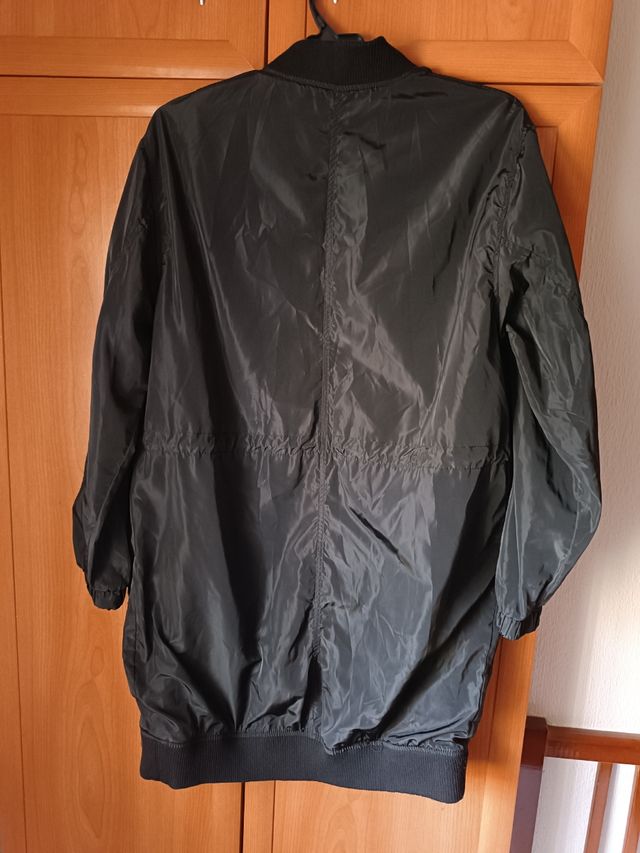 Cazadora bomber negra larga