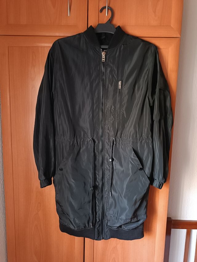 Cazadora bomber negra larga