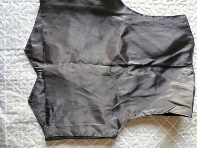 Chaleco color negro de tela talla 14 usado una vez