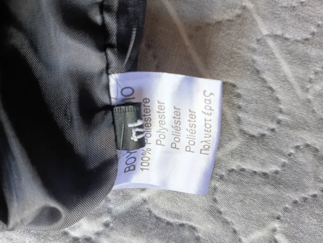 Chaleco color negro de tela talla 14 usado una vez