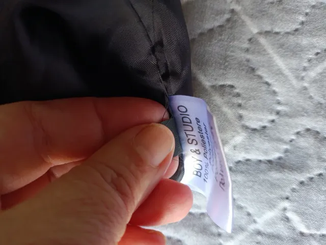 Chaleco color negro de tela talla 14 usado una vez