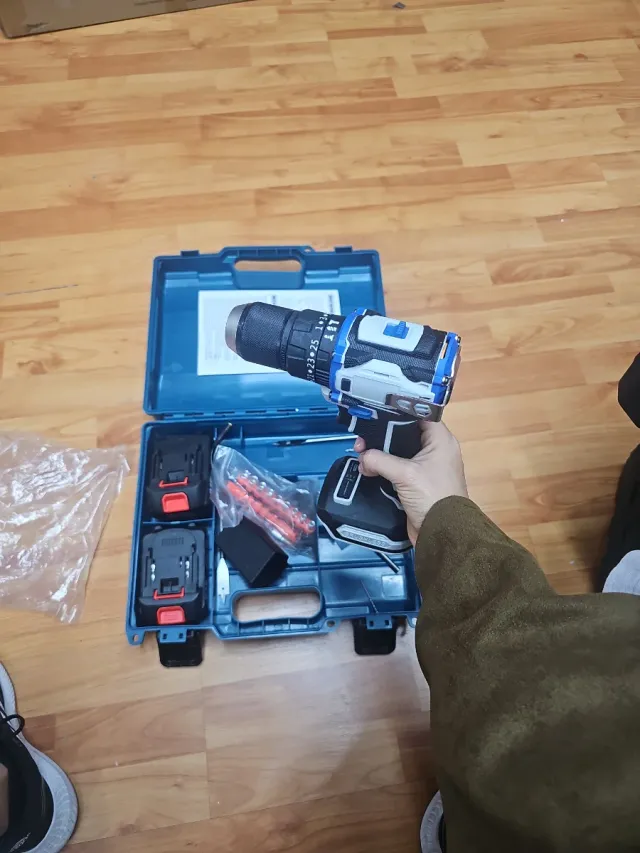 Taladro Eléctrico Inalámbrico con Baterías