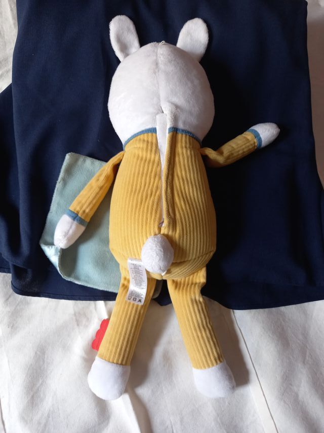 Peluche conejo musical. Fisher-Price