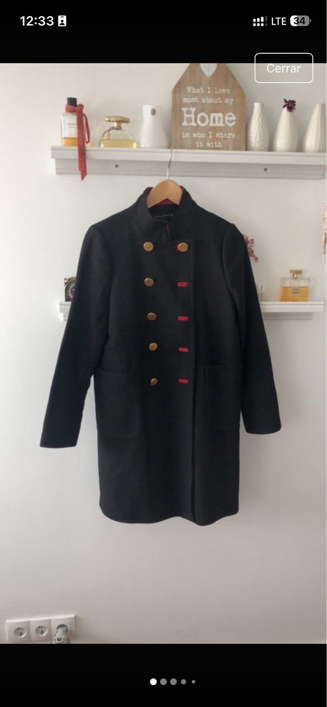 Abrigo Zara negro botones dorados