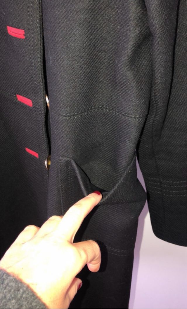 Abrigo Zara negro botones dorados