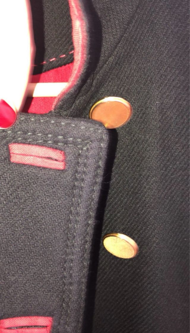 Abrigo Zara negro botones dorados