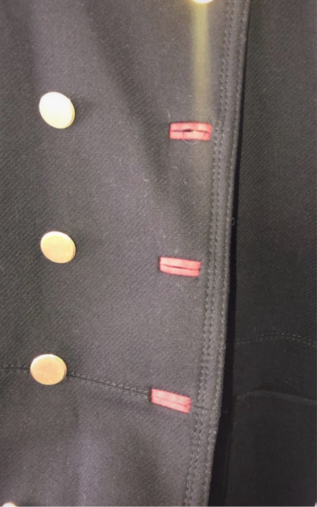 Abrigo Zara negro botones dorados