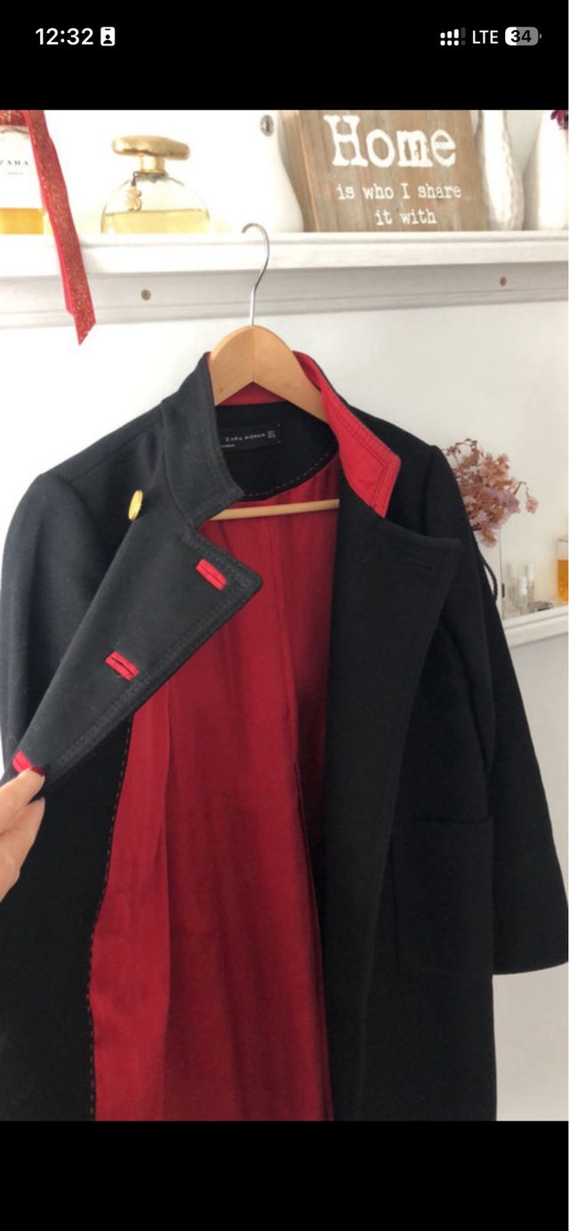 Abrigo Zara negro botones dorados