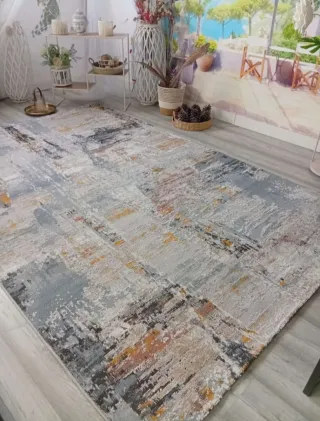 Alfombra abstracta gris y multicolor