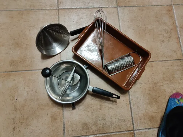 Juego Utensilios Cocina: Rallador, Batidor, Pasapu