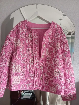 Chaqueta acolchada rosa floral