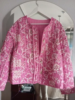 Chaqueta acolchada rosa floral