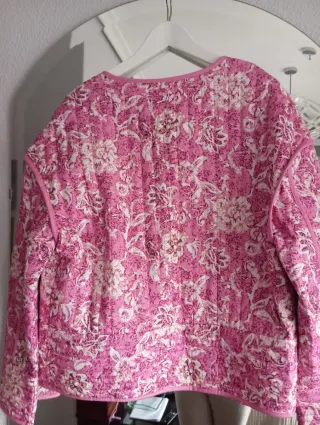 Chaqueta acolchada rosa floral