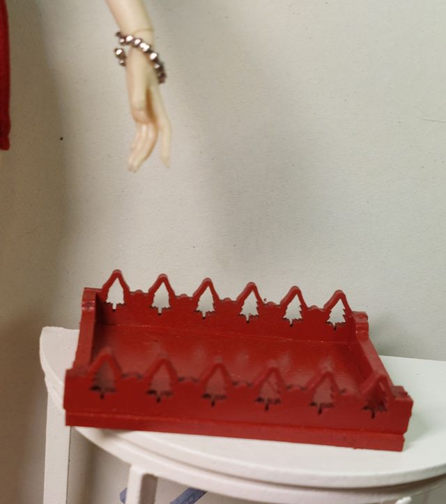 Bandeja escala 1:6 artesanal roja