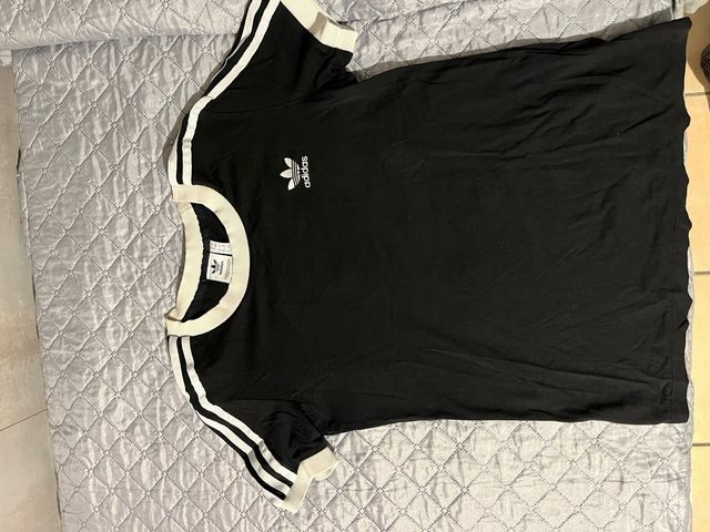 Maglietta Adidas nera con strisce bianche