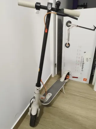 Patinete Xiaomi Mi Scooter 3. Muy poco uso.