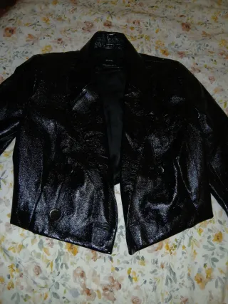 Torera negra brillante